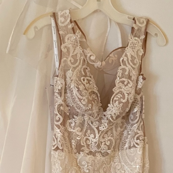 Wedding Dress - Picture 11 of 13